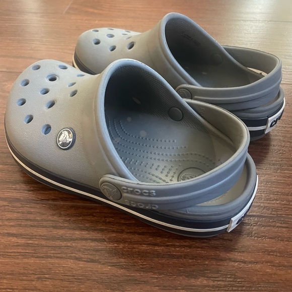 Gray kids crocs - Picture 2 of 4
